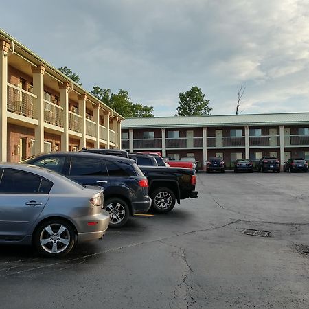 Quality Inn & Suites 1000 Islands Gananoque Exterior foto