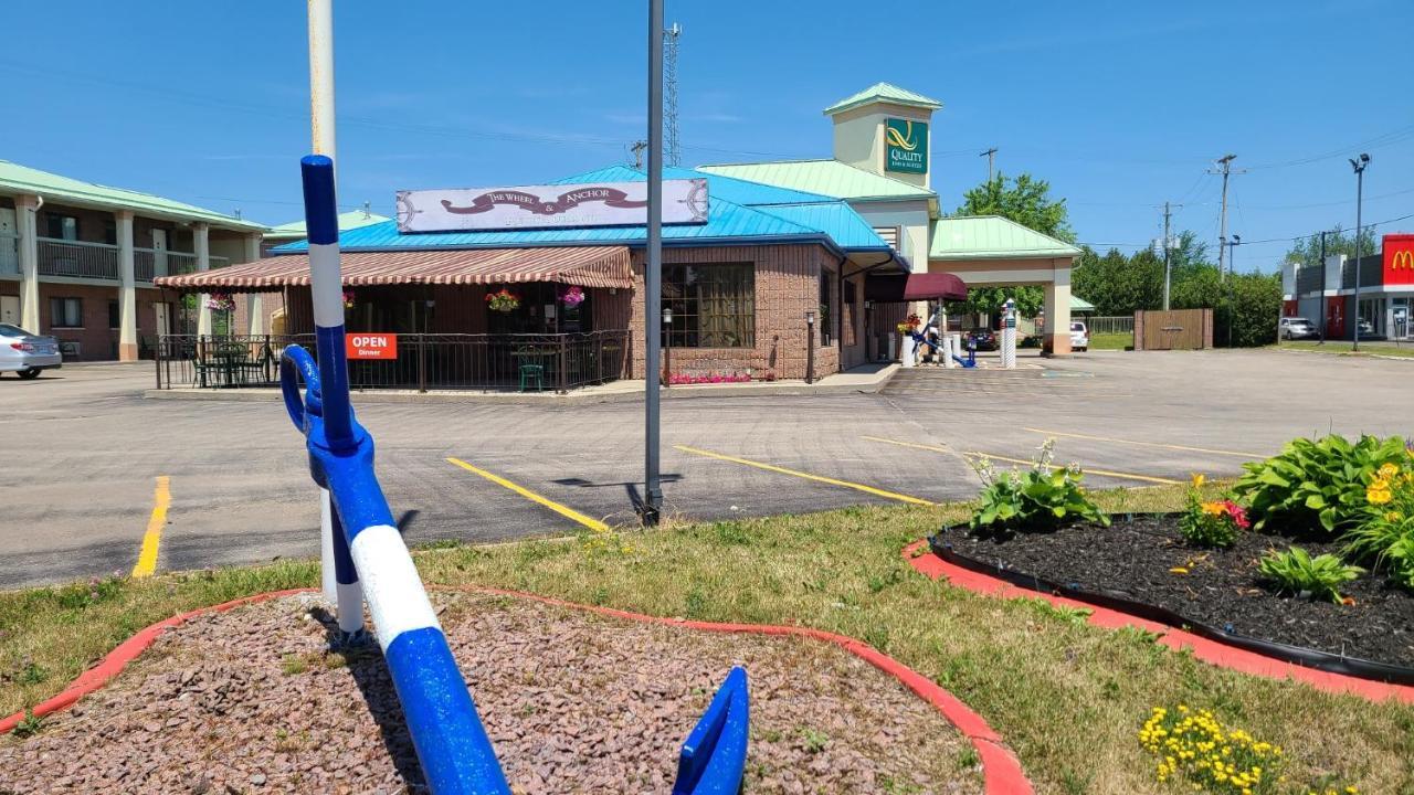 Quality Inn & Suites 1000 Islands Gananoque Exterior foto