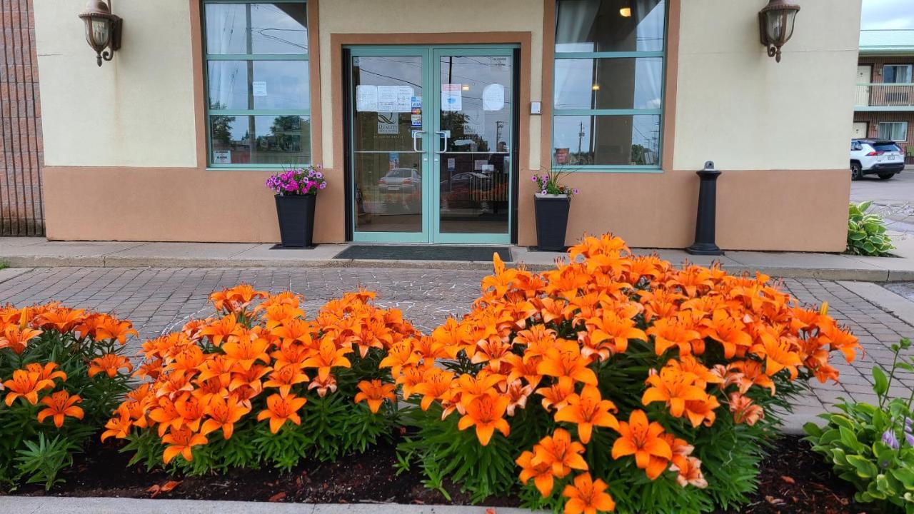 Quality Inn & Suites 1000 Islands Gananoque Exterior foto