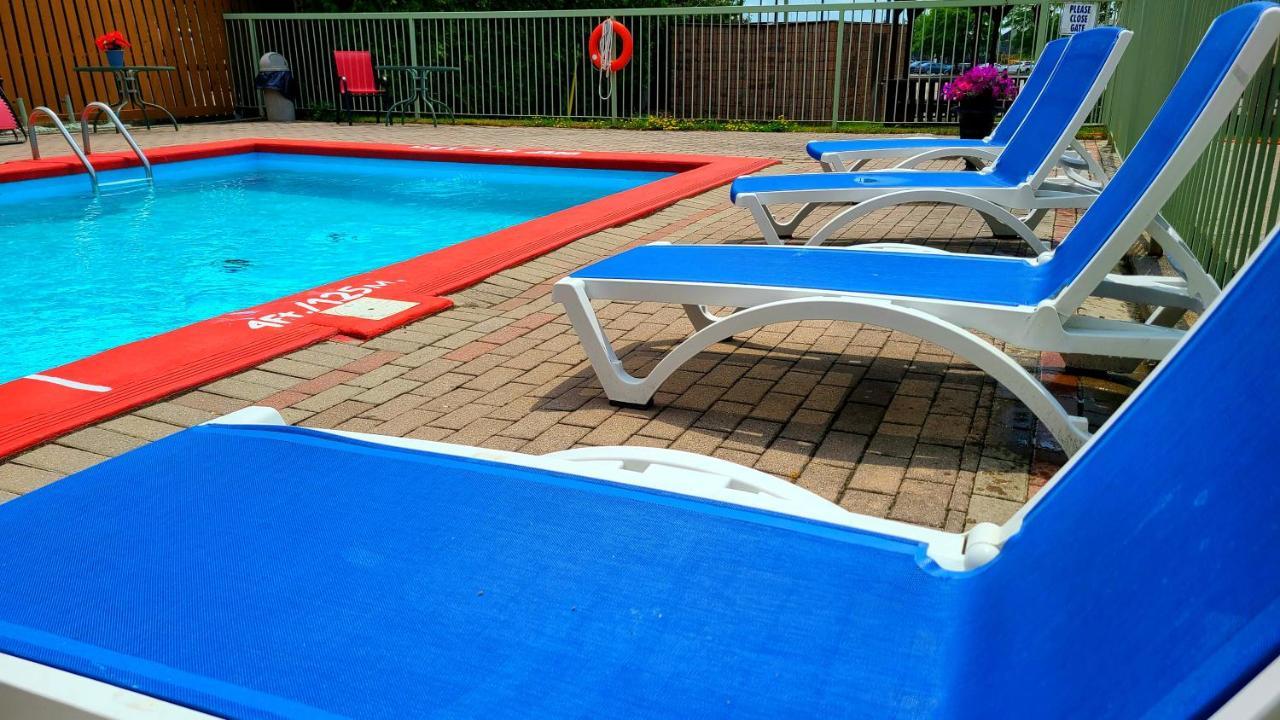 Quality Inn & Suites 1000 Islands Gananoque Exterior foto