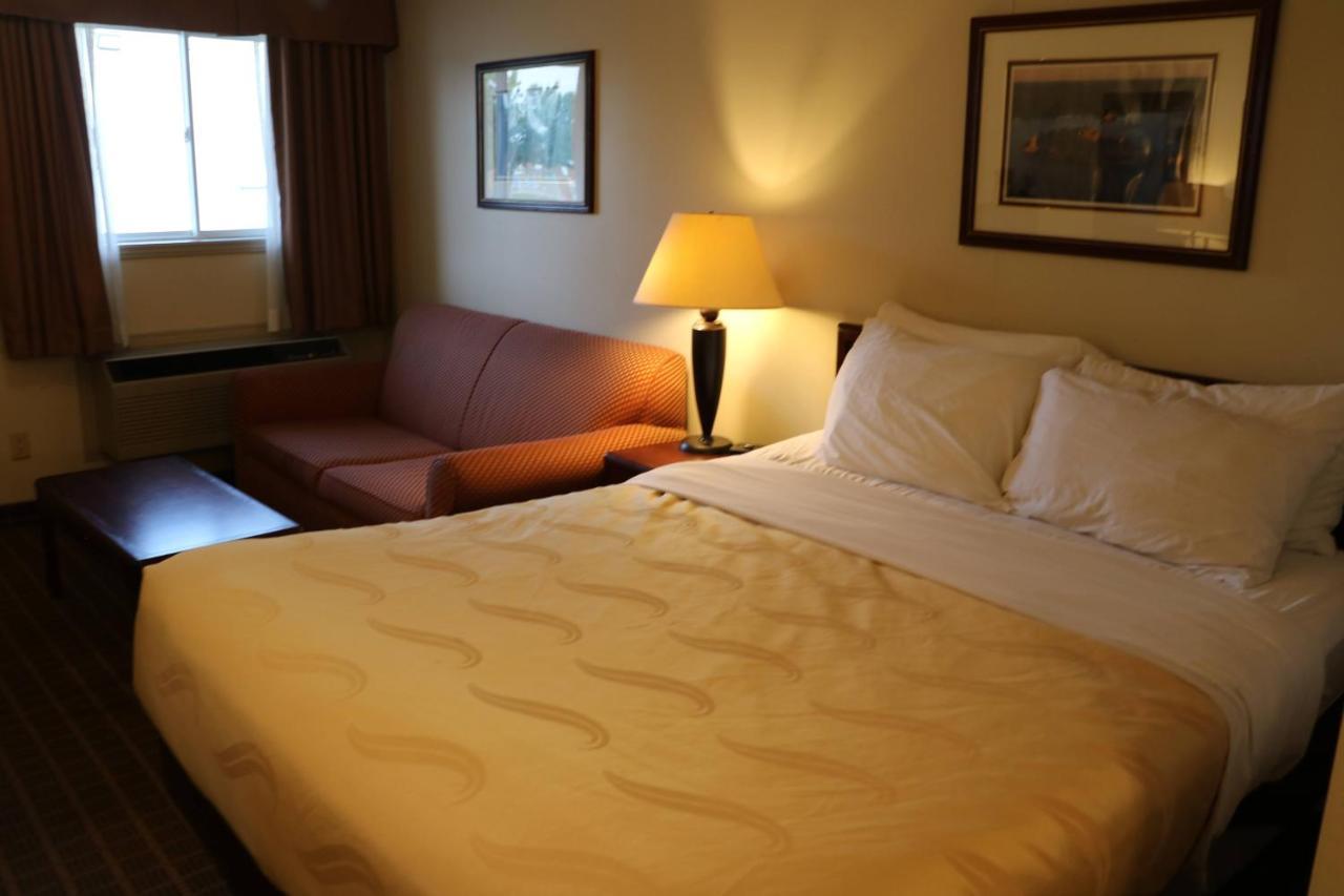 Quality Inn & Suites 1000 Islands Gananoque Exterior foto