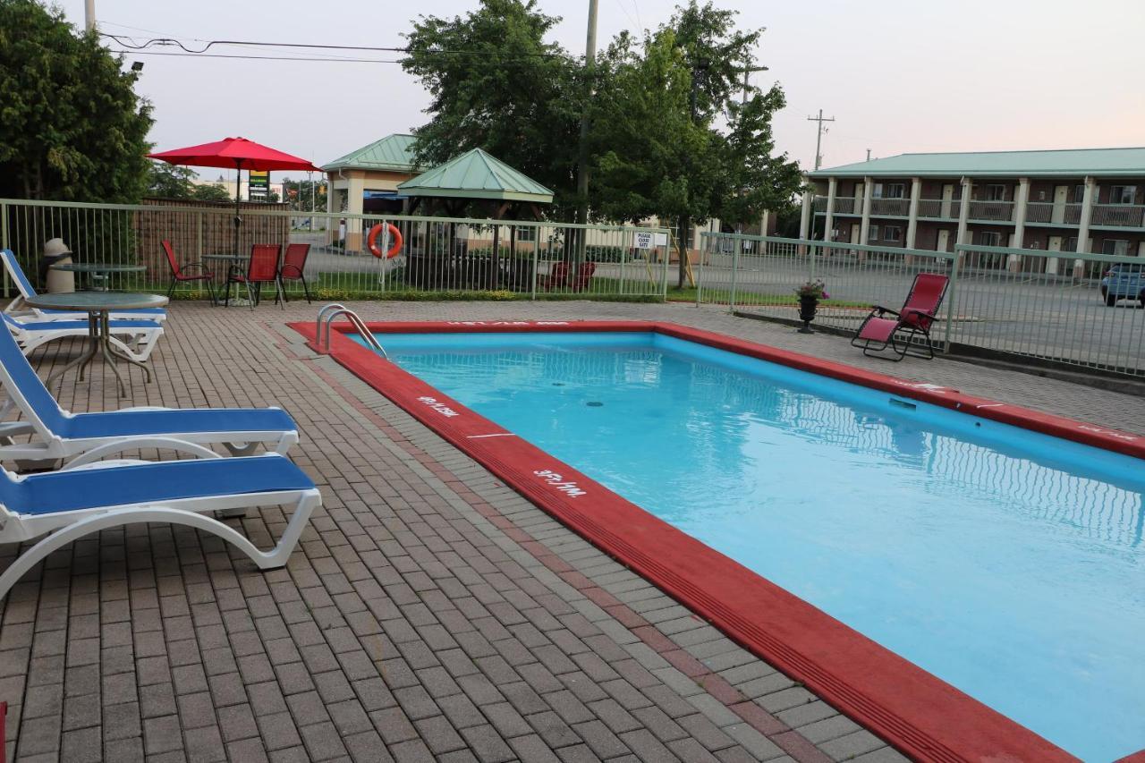Quality Inn & Suites 1000 Islands Gananoque Exterior foto