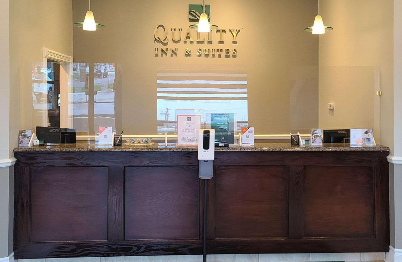 Quality Inn & Suites 1000 Islands Gananoque Exterior foto