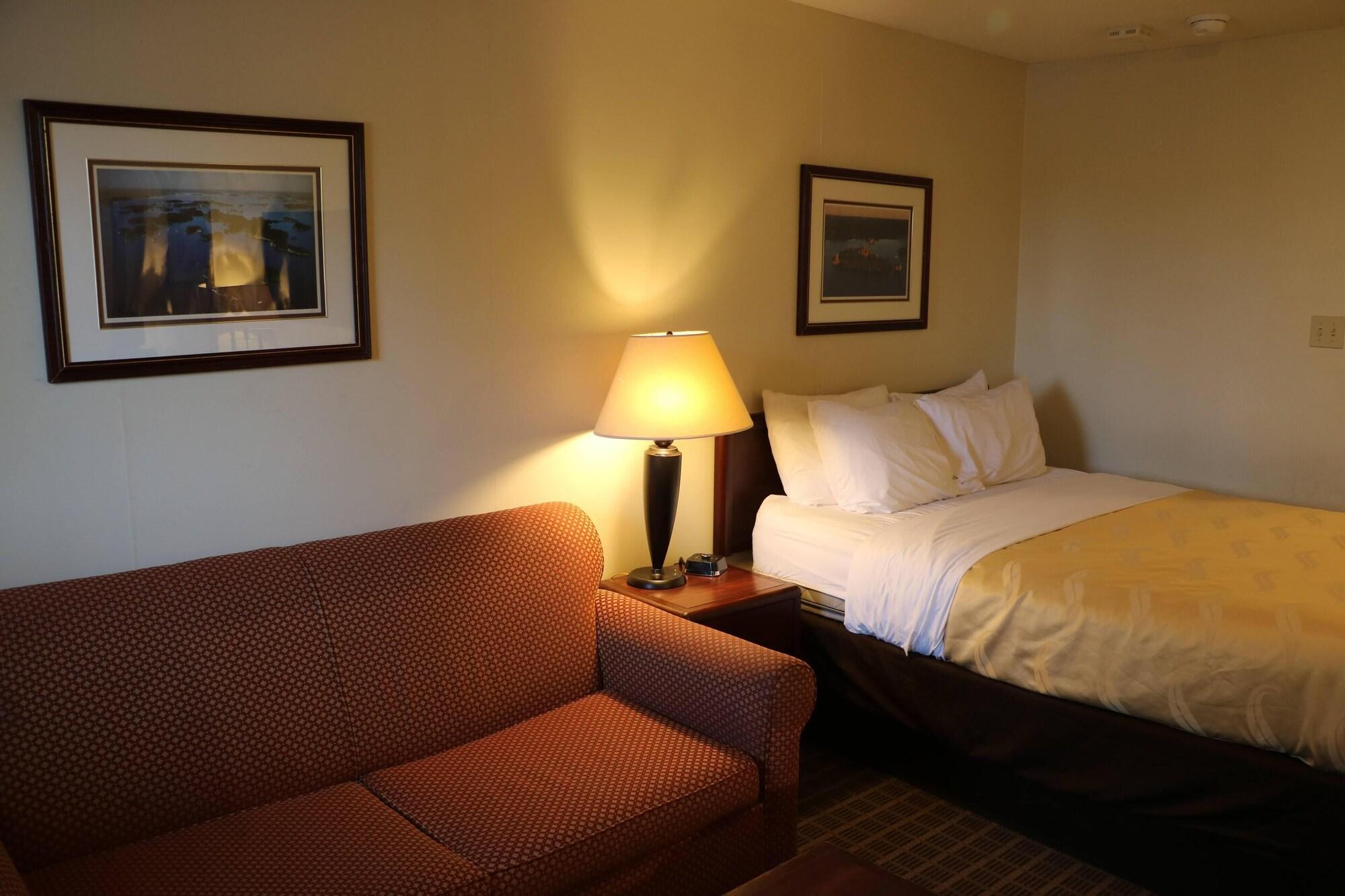 Quality Inn & Suites 1000 Islands Gananoque Exterior foto